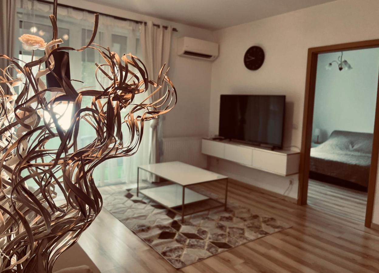 Corvin Promenade Crystal Appartement Boedapest Buitenkant foto