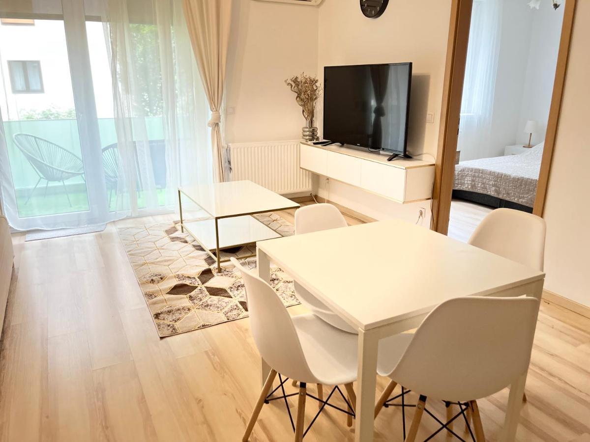 Corvin Promenade Crystal Appartement Boedapest Buitenkant foto