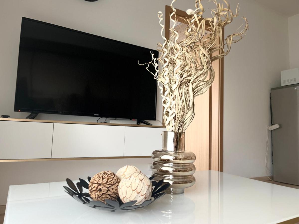 Corvin Promenade Crystal Appartement Boedapest Buitenkant foto