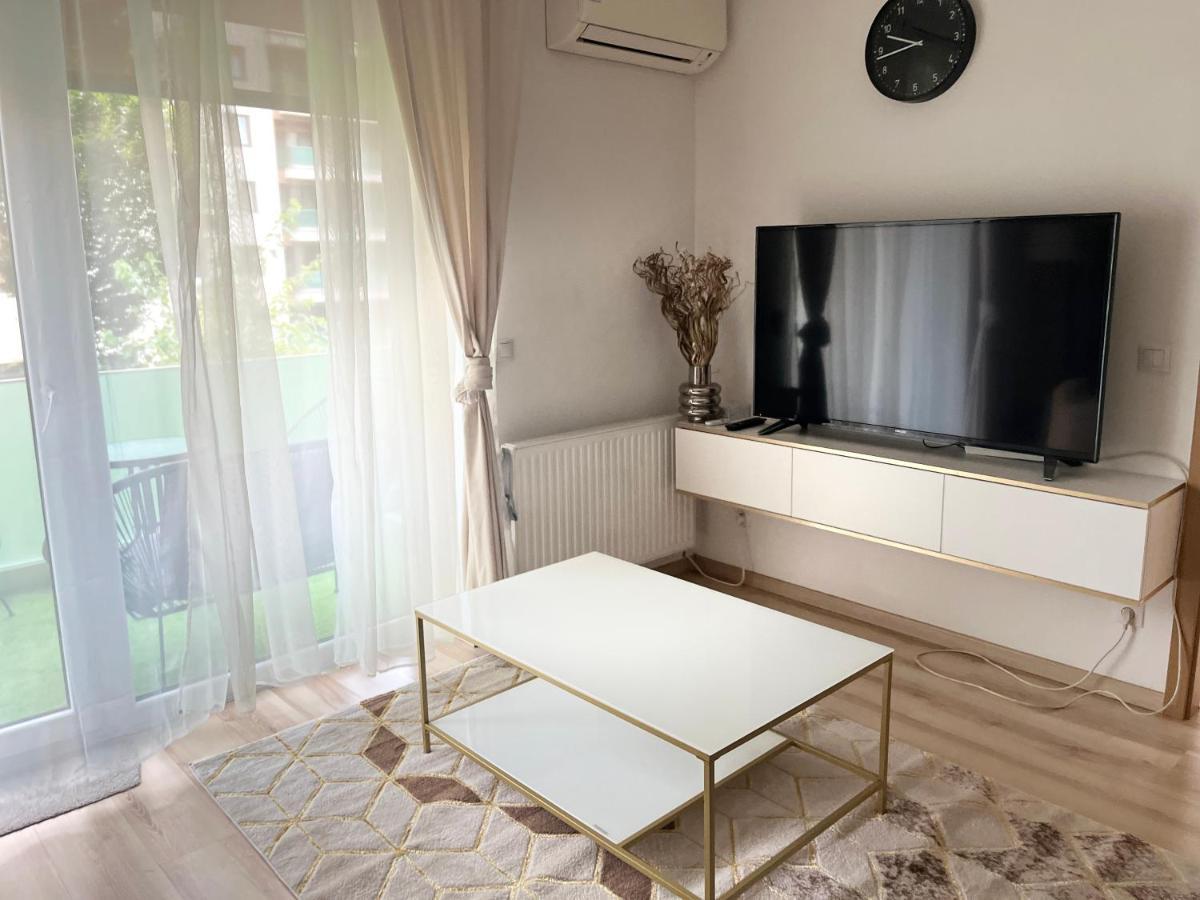Corvin Promenade Crystal Appartement Boedapest Buitenkant foto